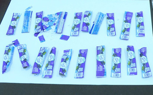 Bán Thuốc Lắc, LSD: Giao Hàng Bí Mật